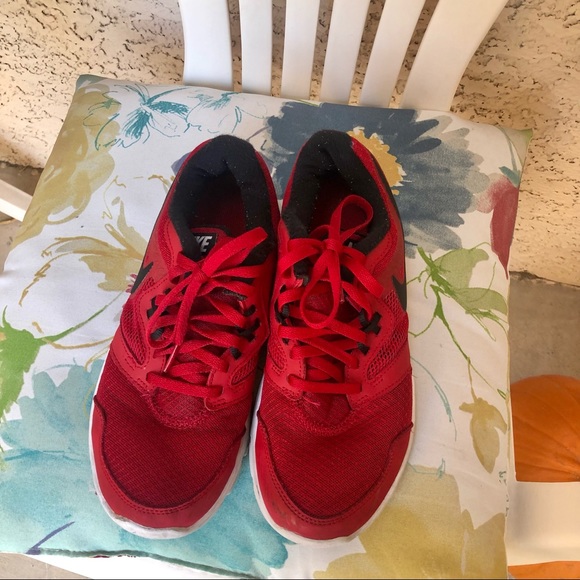 Nike - Picture 2 of 3